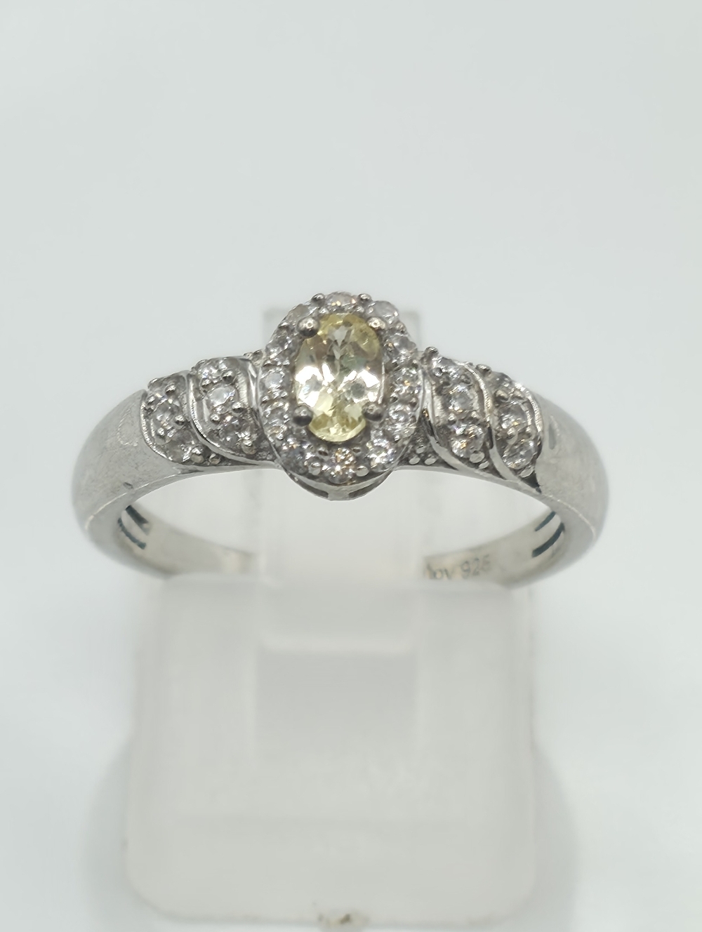 NWOT Striking Genuine Golden Apatite And White Zircon Ring
